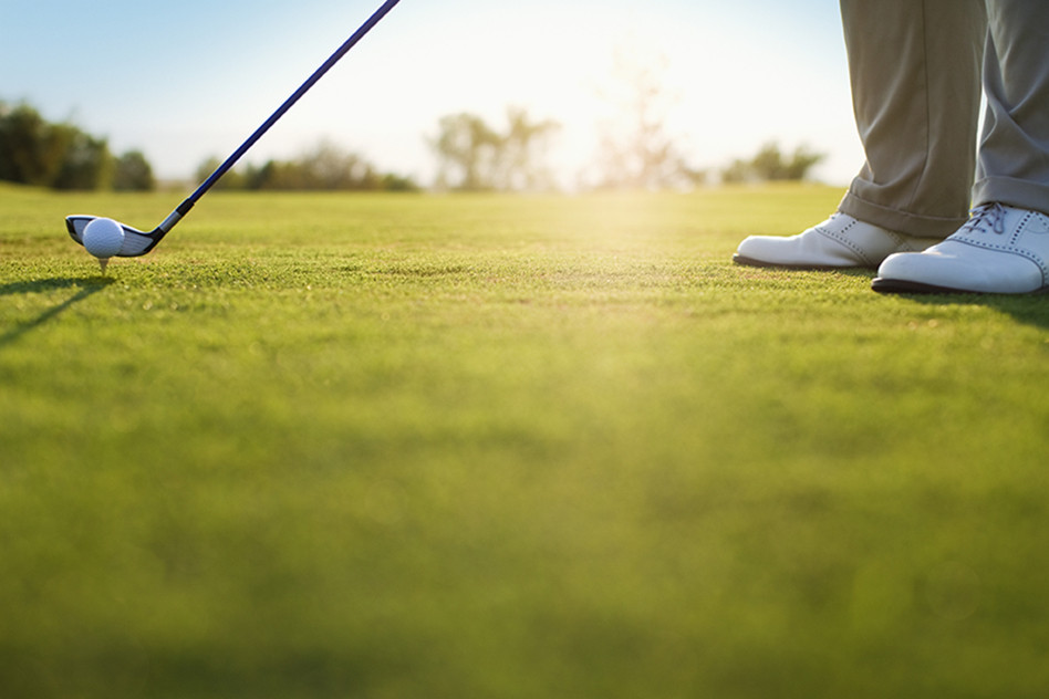 golf tee off
