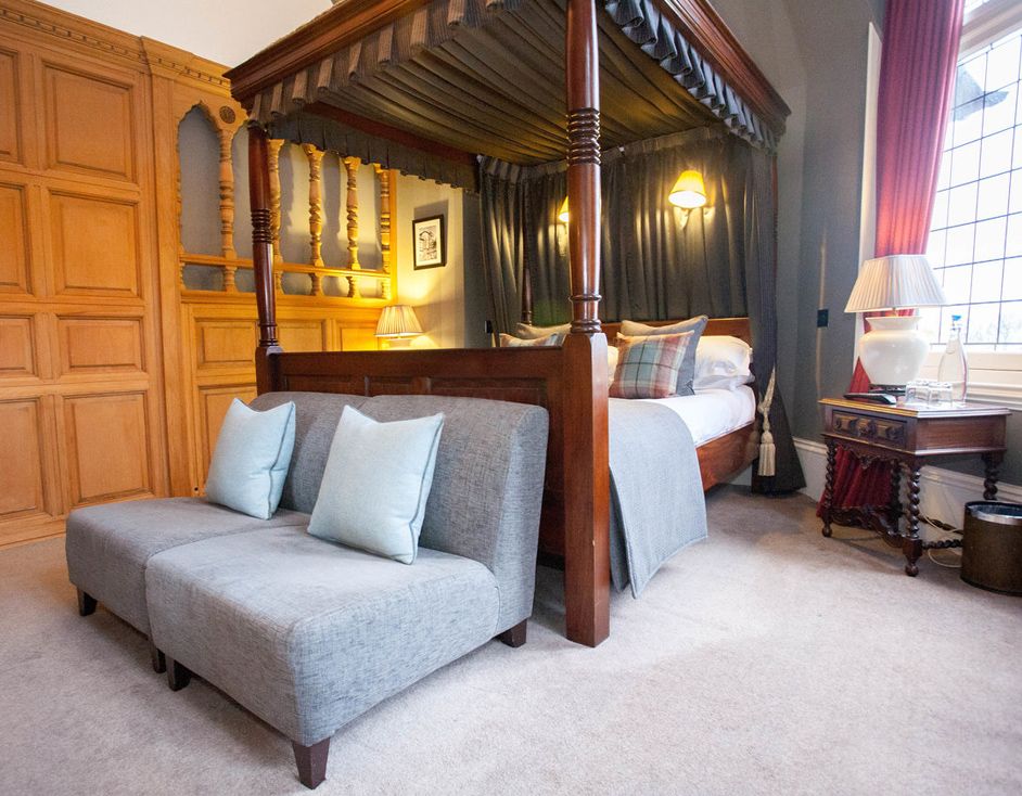 four poster bed